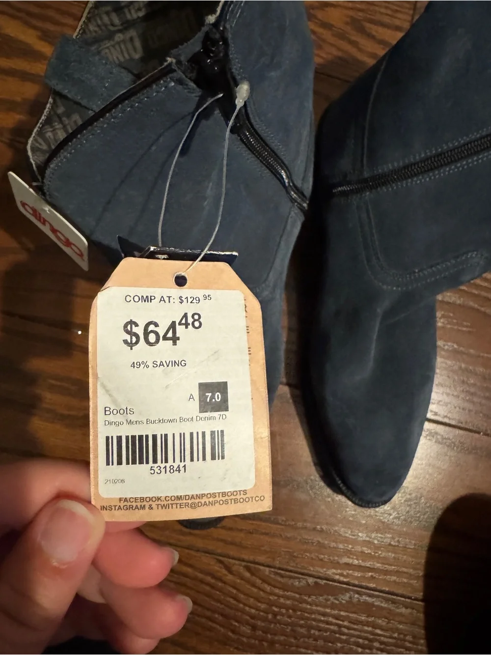 Dingo Men’s Suede Chukka Boots in Navy Blue small scuff